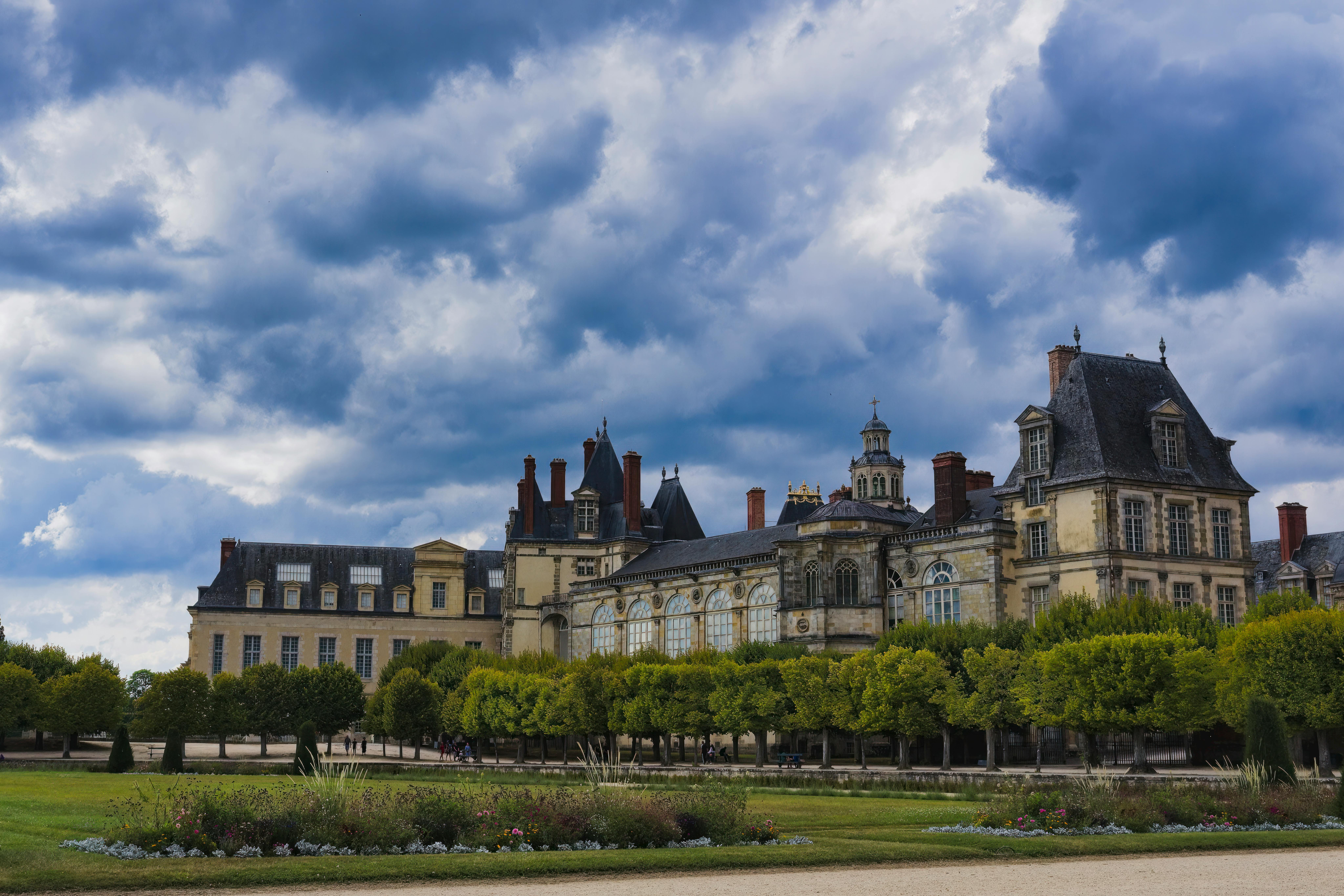 Taxi pour le Château de Fontainebleau – Un service de transport fiable et confortable